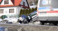 Samochód zderzył się z karetką - jedna osoba ranna - zdjęcie 2
