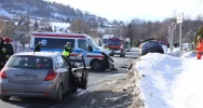 Samochód zderzył się z karetką - jedna osoba ranna - zdjęcie 3