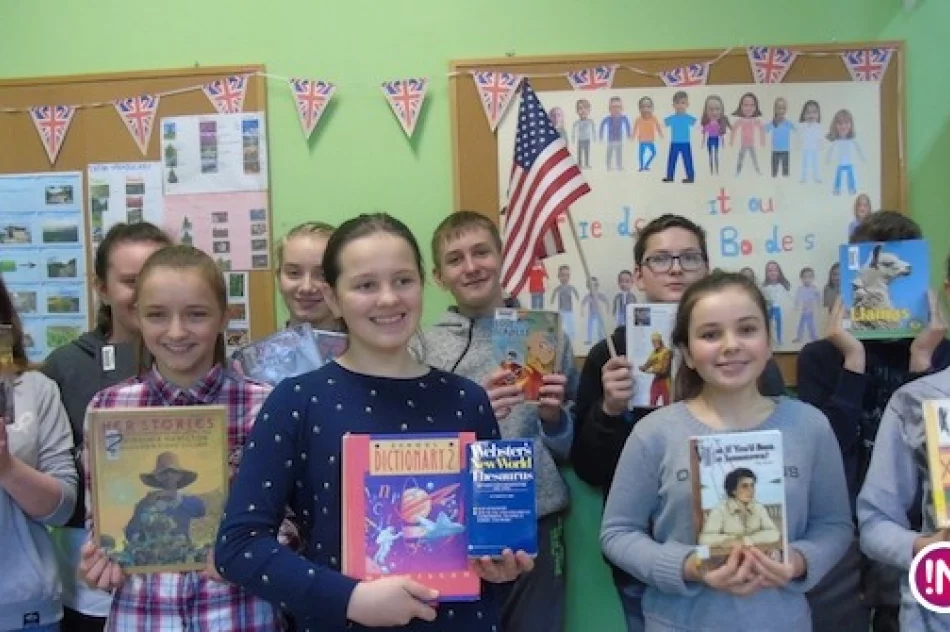 Dostali ponad 70 książek ze szkół przy amerykańskich bazach wojskowych - zdjęcie 4