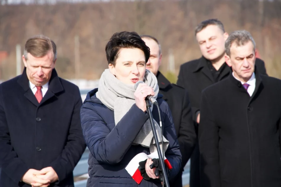 Poświęcono i uroczyście oddano do użytku "polityczny" most - zdjęcie 12