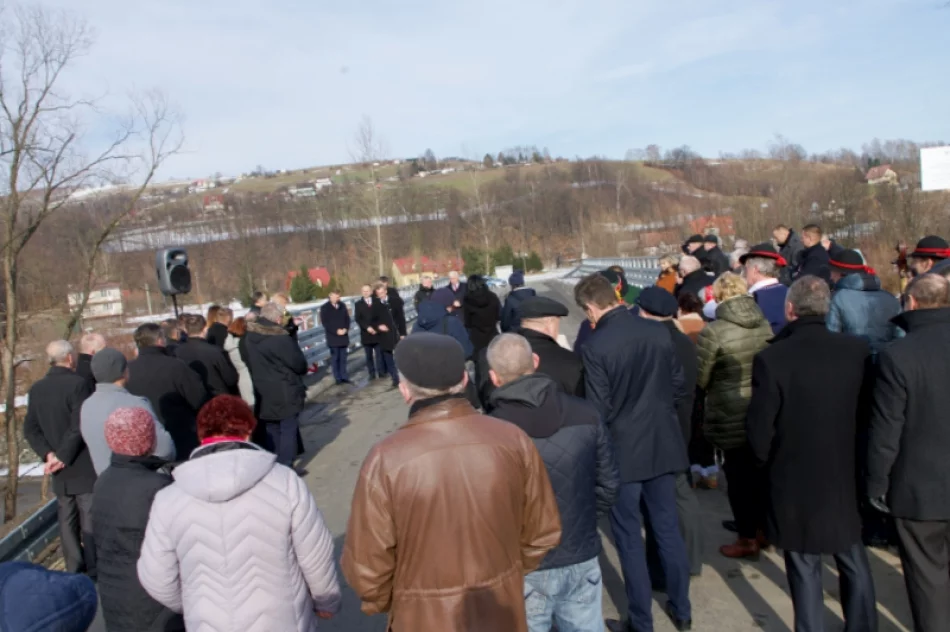 Poświęcono i uroczyście oddano do użytku "polityczny" most - zdjęcie 14