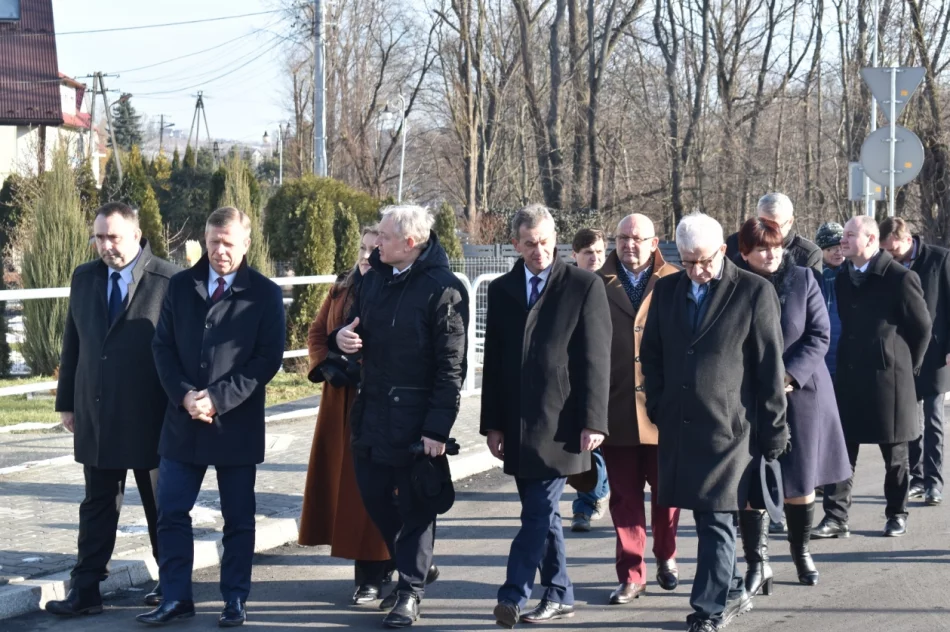 Przebudowana droga powiatowa w Jodłowniku i Wilkowisku została odebrana - zdjęcie 3