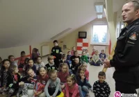 Dzieci uczestniczyły w edukacyjnych zajęciach w sali 'Ognik' - zdjęcie główne