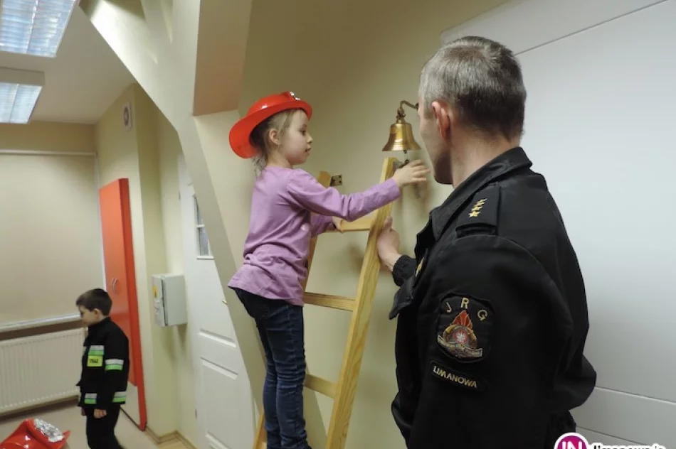 Dzieci uczestniczyły w edukacyjnych zajęciach w sali 'Ognik' - zdjęcie 3