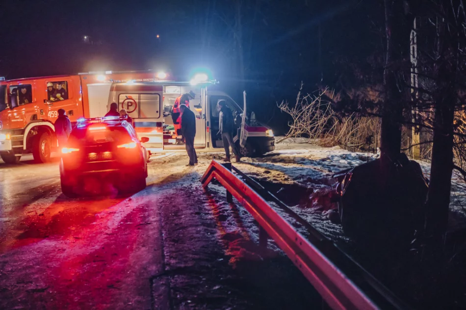 Samochód uderzył w drzewo. Zginął młody kierowca - zdjęcie 9