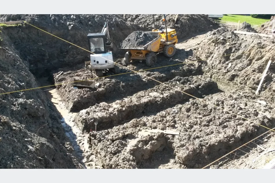 Roboty Ziemne/Koparki 3-5-8-13 tony/Wozidło 6-8 ton/Wywrotka 20 ton/ Hutek / Tel. 880-477-295/ - zdjęcie 8