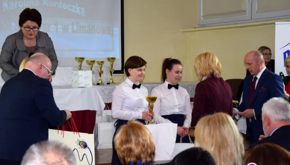 Uczennice - kelnerki z Limanowej zwyciężyły w międzynarodowym konkursie - zdjęcie 1