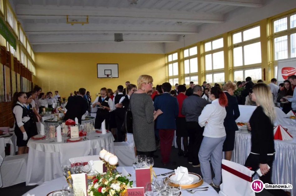 Uczennice - kelnerki z Limanowej zwyciężyły w międzynarodowym konkursie - zdjęcie 2