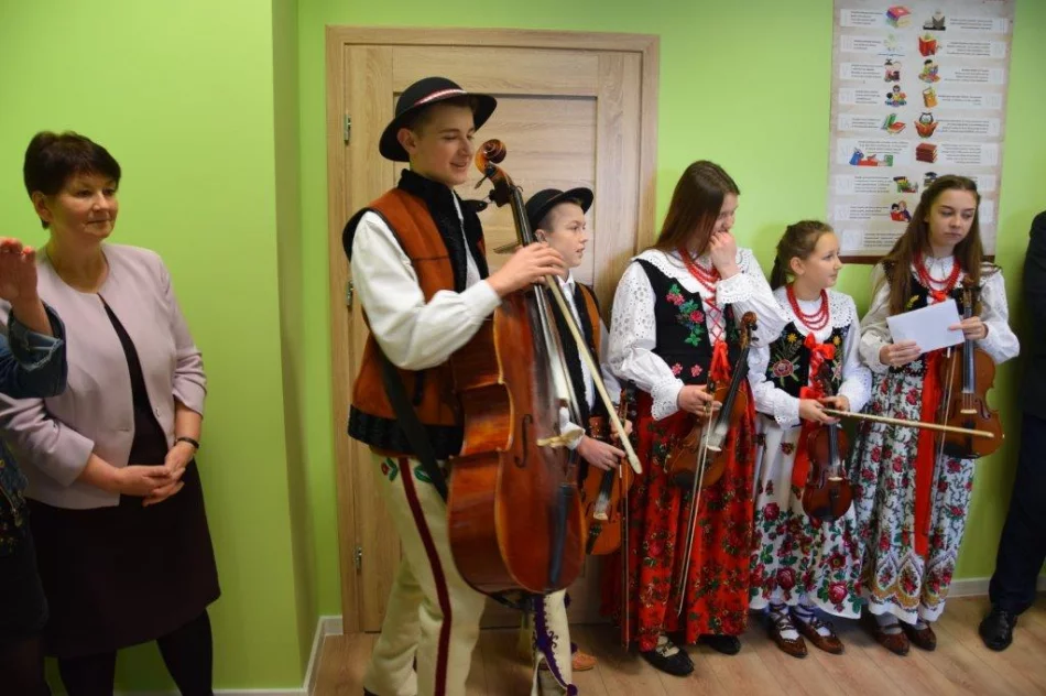 Nowy lokal biblioteki w Łostówce - zdjęcie 6