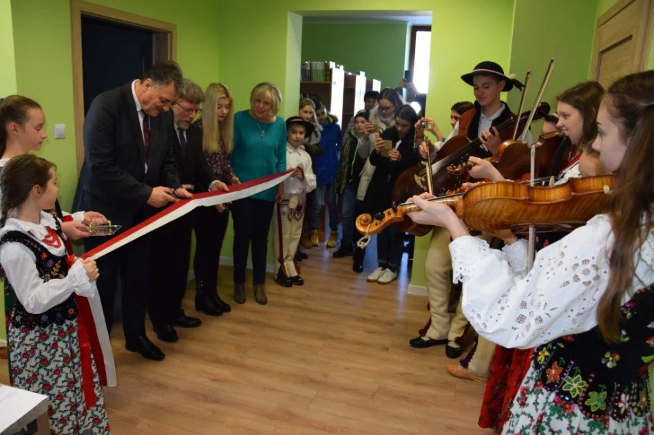 Nowy lokal biblioteki w Łostówce - zdjęcie 8