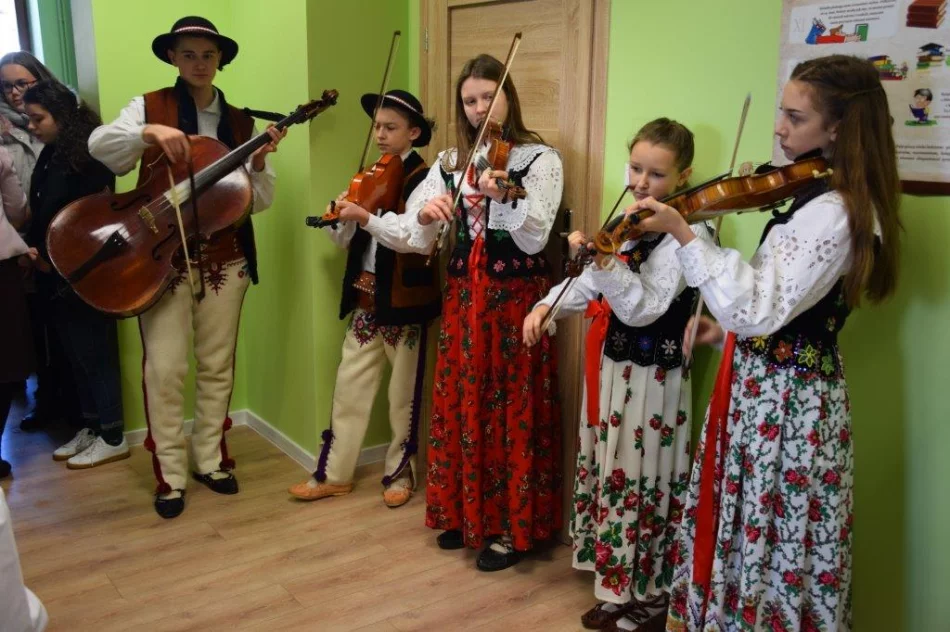 Nowy lokal biblioteki w Łostówce - zdjęcie 15