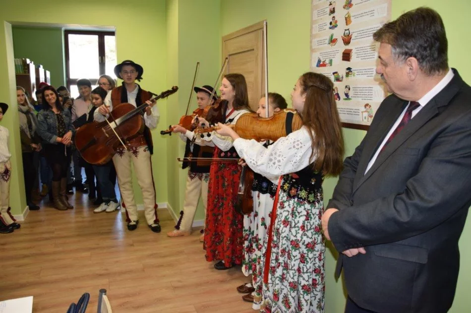 Nowy lokal biblioteki w Łostówce - zdjęcie 17