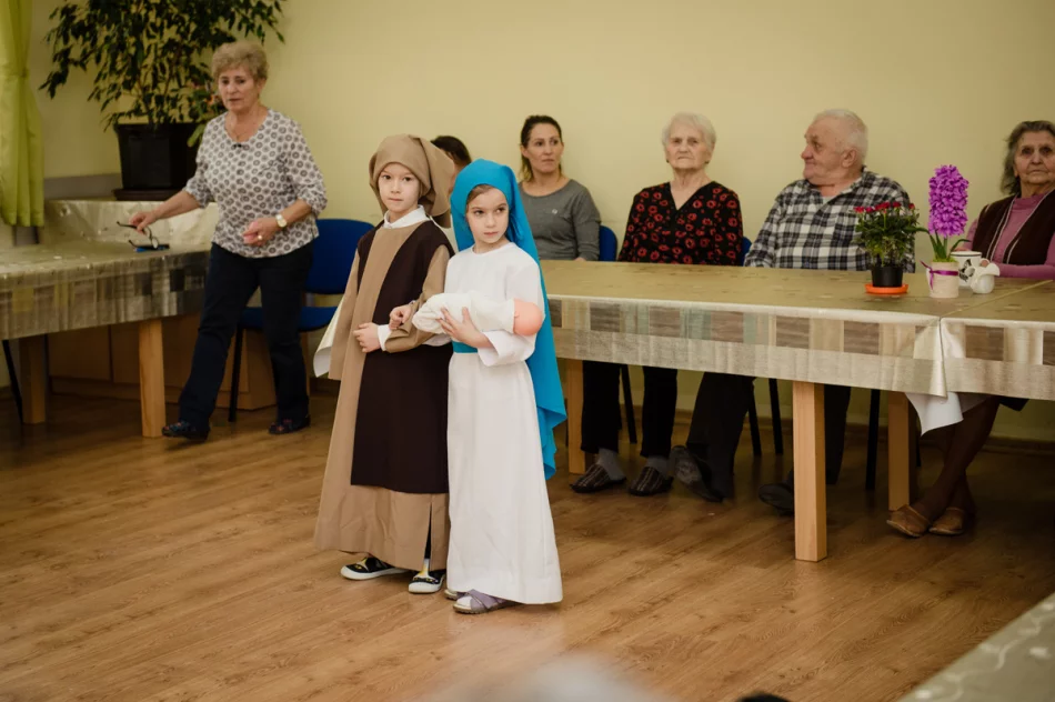 Jasełka w wykonaniu dzieci z Miejskiego Przedszkola Nr 3 w Limanowej - zdjęcie 7