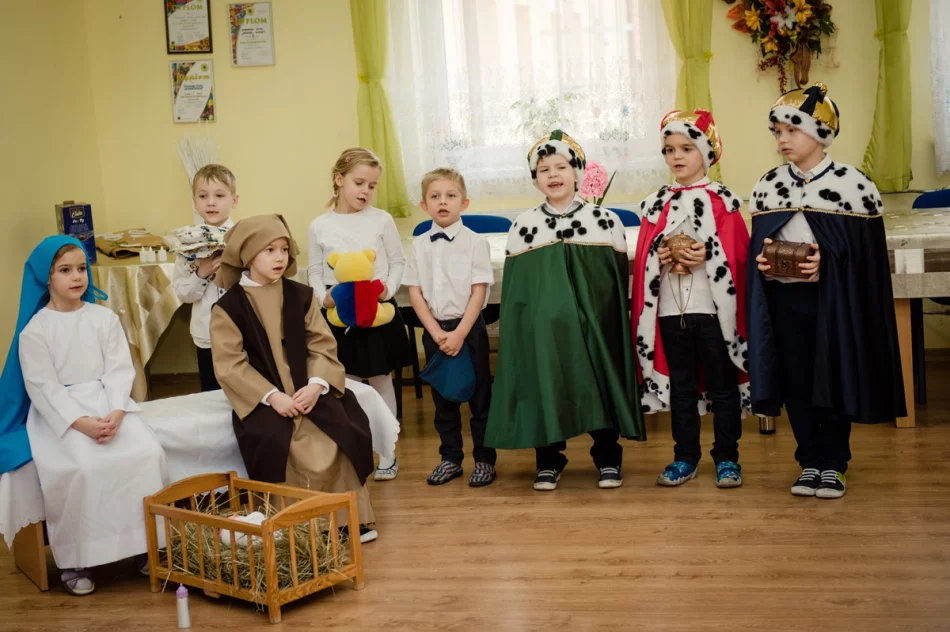 Jasełka w wykonaniu dzieci z Miejskiego Przedszkola Nr 3 w Limanowej - zdjęcie 8