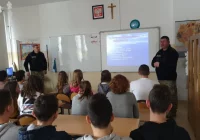 Funkcjonariusze KOSG z programem profilaktycznym wśród uczniów - zdjęcie główne