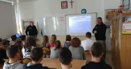 Funkcjonariusze KOSG z programem profilaktycznym wśród uczniów - zdjęcie 3