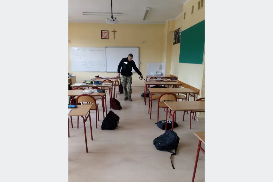 Funkcjonariusze KOSG z programem profilaktycznym wśród uczniów - zdjęcie 5