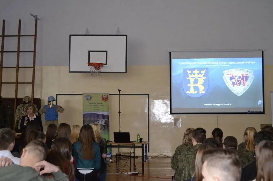 Młodzież spotyka się z weteranami walk  - zdjęcie 2