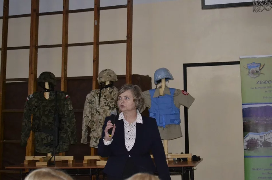 Młodzież spotyka się z weteranami walk  - zdjęcie 3