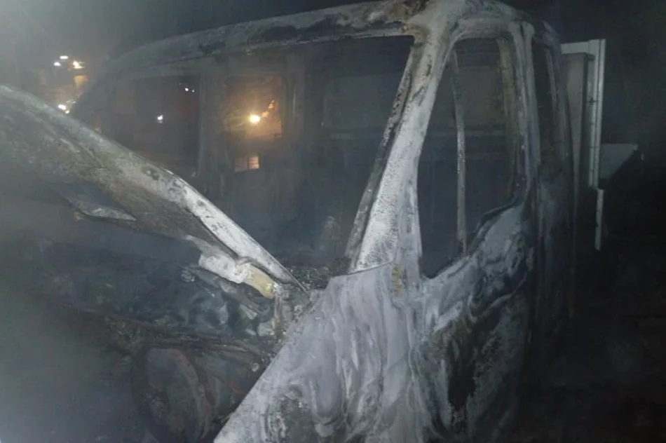 Doszczętnie spłonął samochód - zdjęcie 2