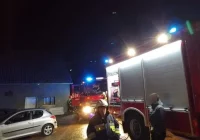 Nocny pożar - strażacy ewakuowali domowników przez balkon - zdjęcie główne