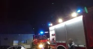 Nocny pożar - strażacy ewakuowali domowników przez balkon - zdjęcie 2