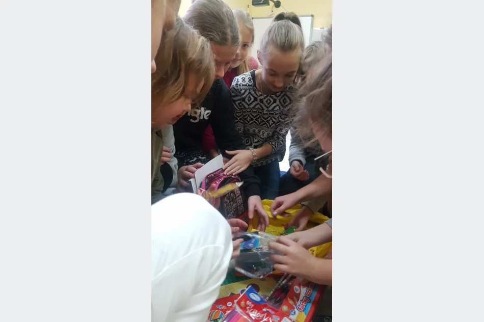 Szkolne Koło Wolontariatu pomaga wielu potrzebującym - zdjęcie 2