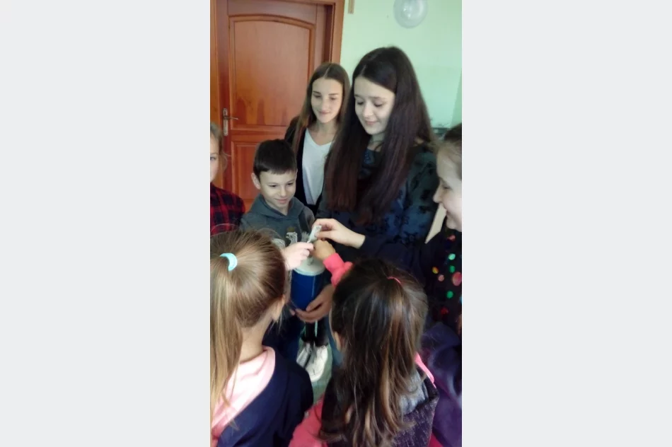 Szkolne Koło Wolontariatu pomaga wielu potrzebującym - zdjęcie 3