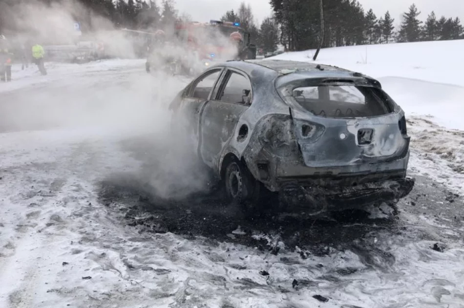 Samochód zapalił się w trakcie jazdy - zdjęcie 7