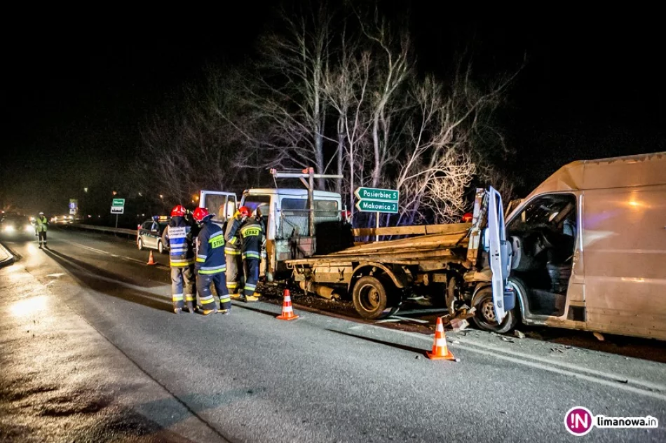 Zderzenie trzech aut, wśród poszkodowanych dziecko - zdjęcie 3