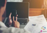 Policjanci zalecają ostrożność przy zakupach w sieci - zdjęcie główne