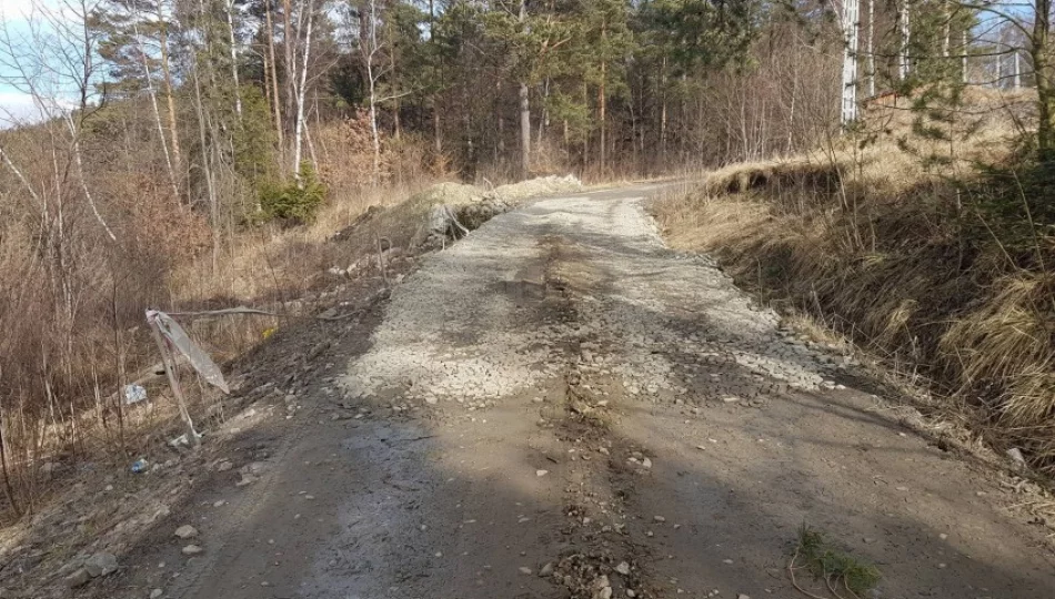 Gmina zajmie się drogą, osuwiskiem - niekoniecznie - zdjęcie 1