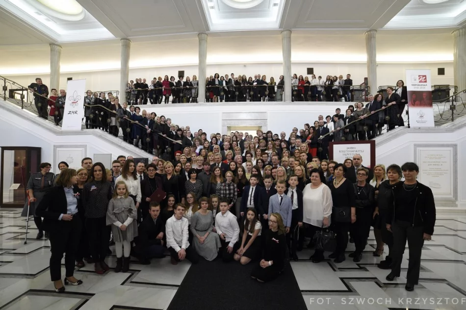 Zaszczytne miano „Szkoły Niepodległej” dla Szkoły Podstawowej Nr 1 w Starej Wsi  - zdjęcie 14