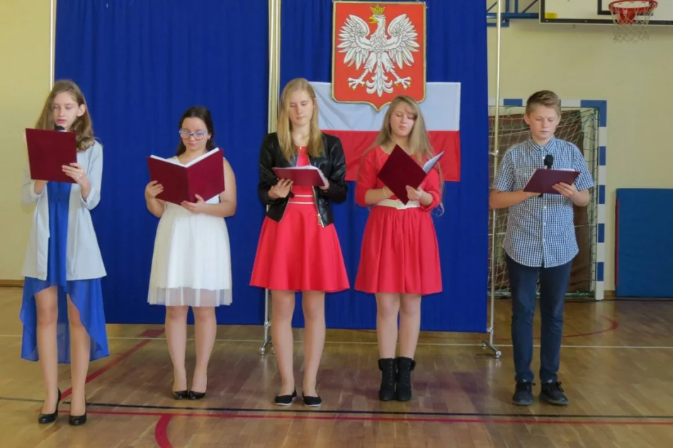 Zaszczytne miano „Szkoły Niepodległej” dla Szkoły Podstawowej Nr 1 w Starej Wsi  - zdjęcie 17