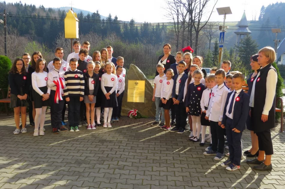Zaszczytne miano „Szkoły Niepodległej” dla Szkoły Podstawowej Nr 1 w Starej Wsi  - zdjęcie 19