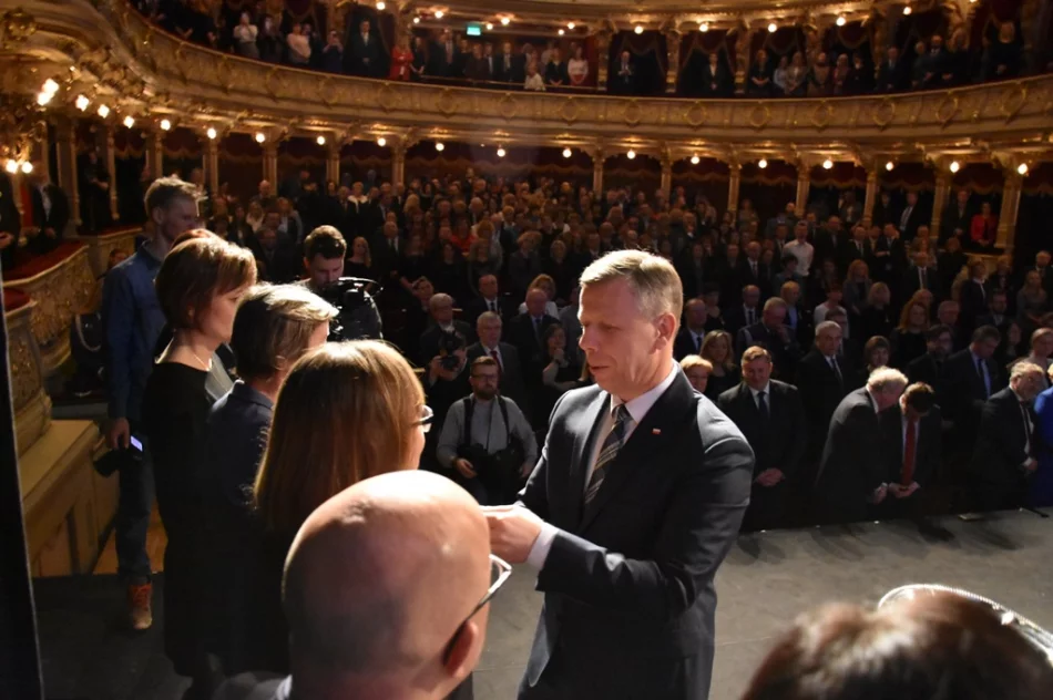 Pracownicy limanowskiego urzędu odznaczeni prezydenckimi medalami - zdjęcie 4