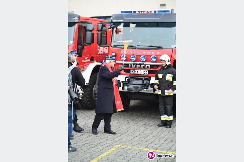 Odprawa roczna małopolskiej straży okazją do przekazania samochodów dla OSP - zdjęcie 2