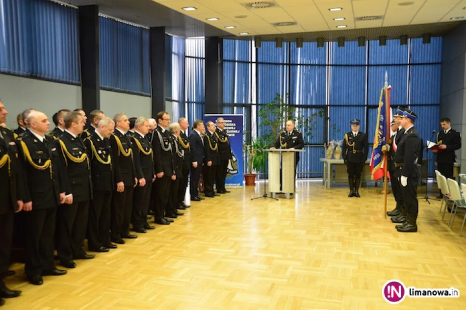 Odprawa roczna małopolskiej straży okazją do przekazania samochodów dla OSP - zdjęcie 4