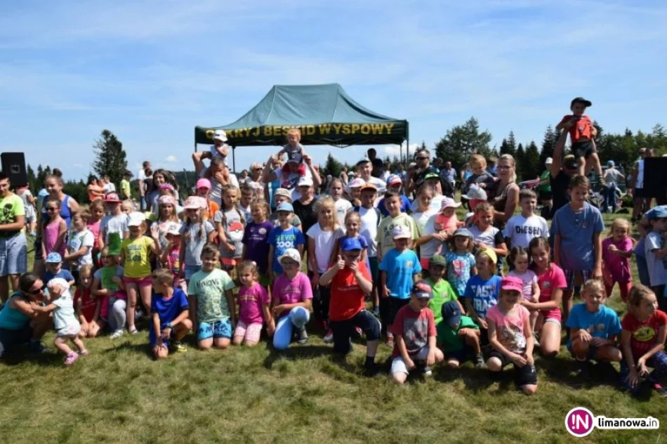 Blisko tysiąc turystów spotkało się na Łopieniu - zdjęcie 2