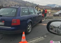 Audi uderzyło w holowany samochód - zdjęcie główne