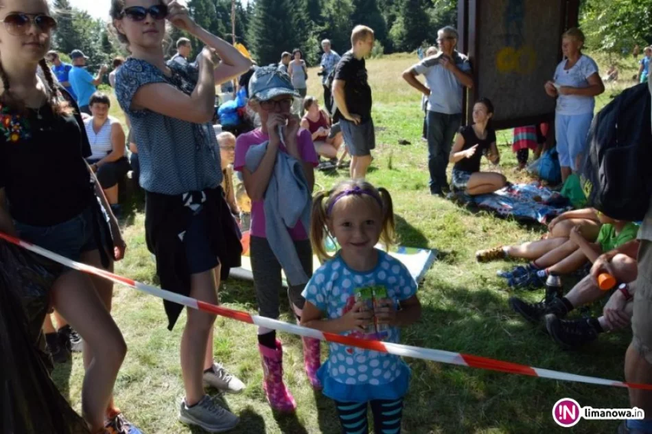 Blisko tysiąc turystów spotkało się na Łopieniu - zdjęcie 3