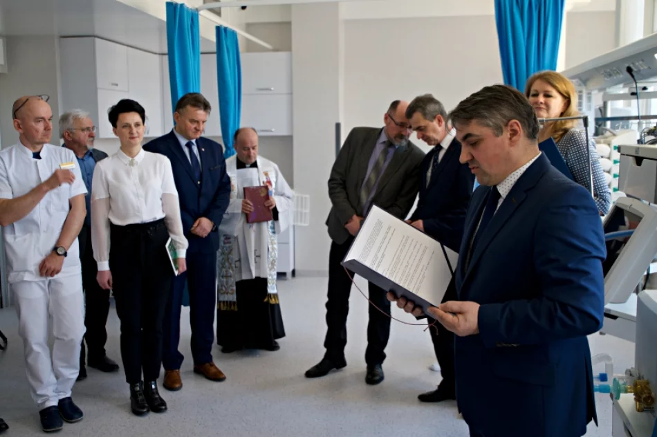 Otwarto i poświęcono wyremontowany oddział szpitala - zdjęcie 4