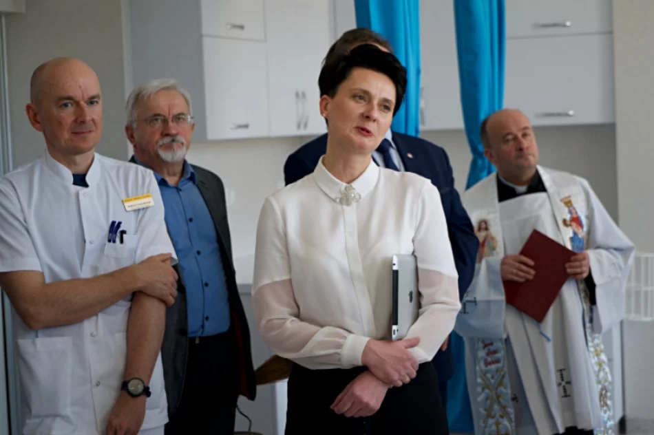 Otwarto i poświęcono wyremontowany oddział szpitala - zdjęcie 6