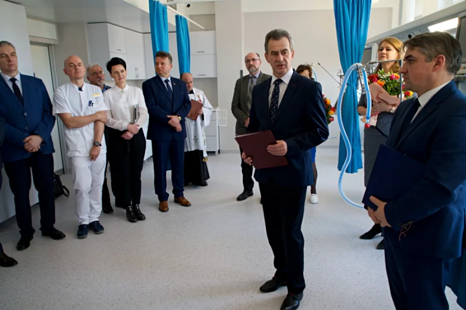 Otwarto i poświęcono wyremontowany oddział szpitala - zdjęcie 7