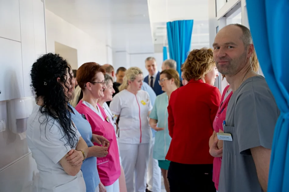 Otwarto i poświęcono wyremontowany oddział szpitala - zdjęcie 11