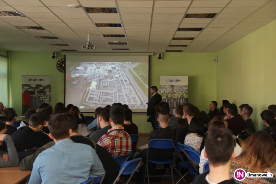 Absolwenci podzielili się wiedzą z obecnymi uczniami - zdjęcie 2