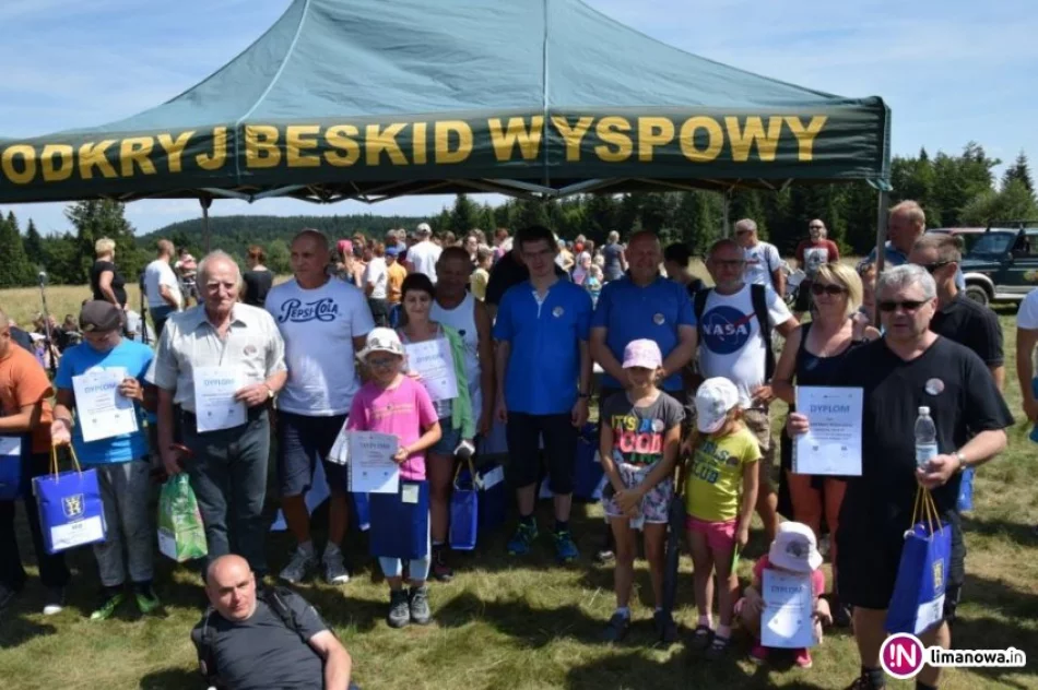 Blisko tysiąc turystów spotkało się na Łopieniu - zdjęcie 4