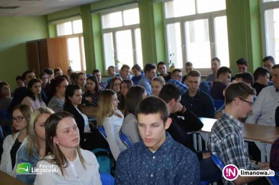 Starosta uczył młodzież zasad przedsiębiorczości - zdjęcie 2