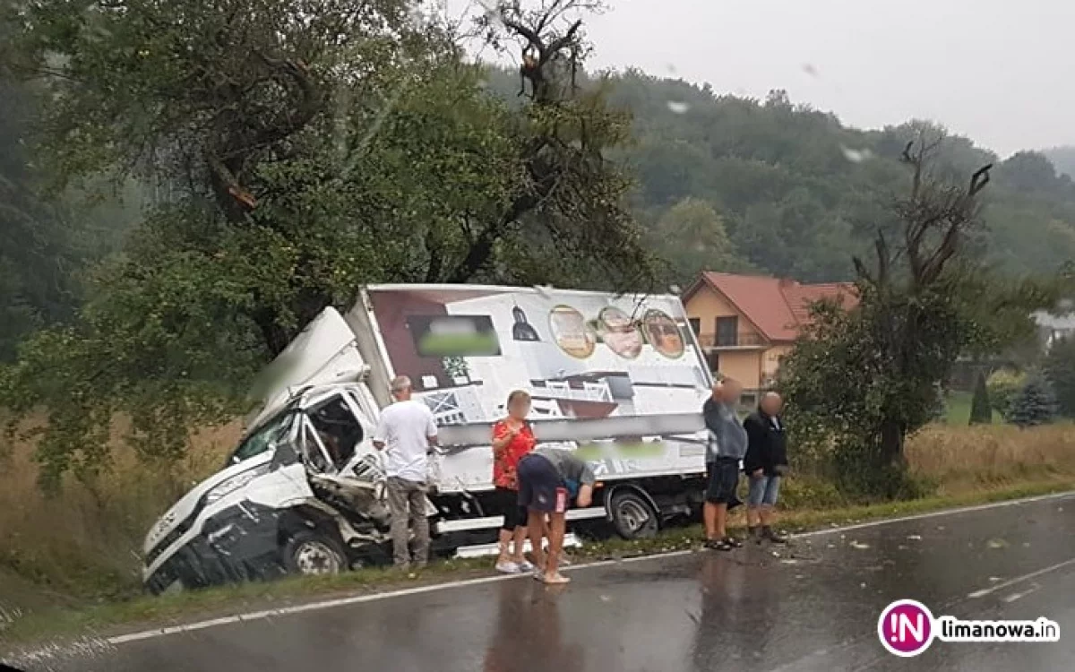 Ciężarówka zderzyła się z samochodem dostawczym
