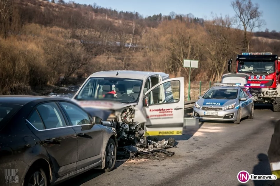 Groźnie wyglądające zderzenie czołowe - zdjęcie 3